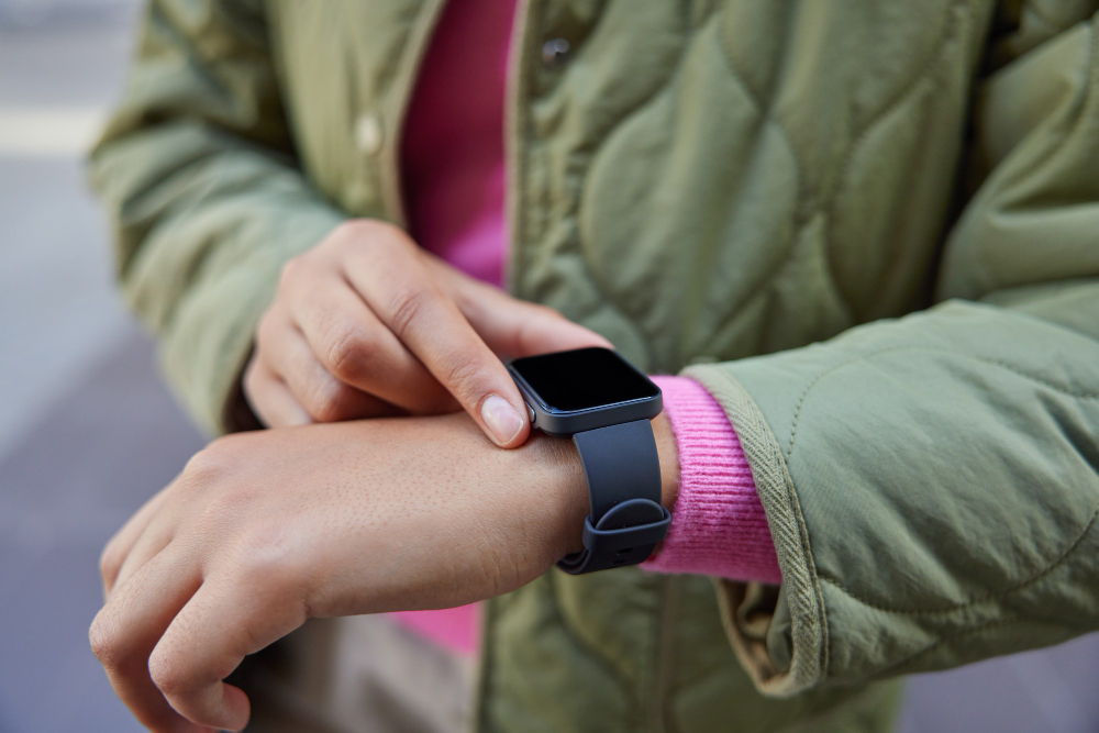 Smartwatches and Fitness Trackers Comparison: Which One Suits Your Lifestyle? Smartwatches and Fitness Trackers Comparison